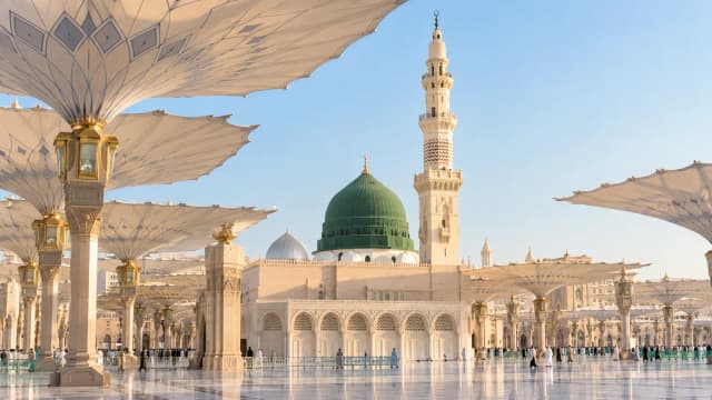 Sejarah Masjid Nabawi: Dari Hijrah hingga Perluasan Moden